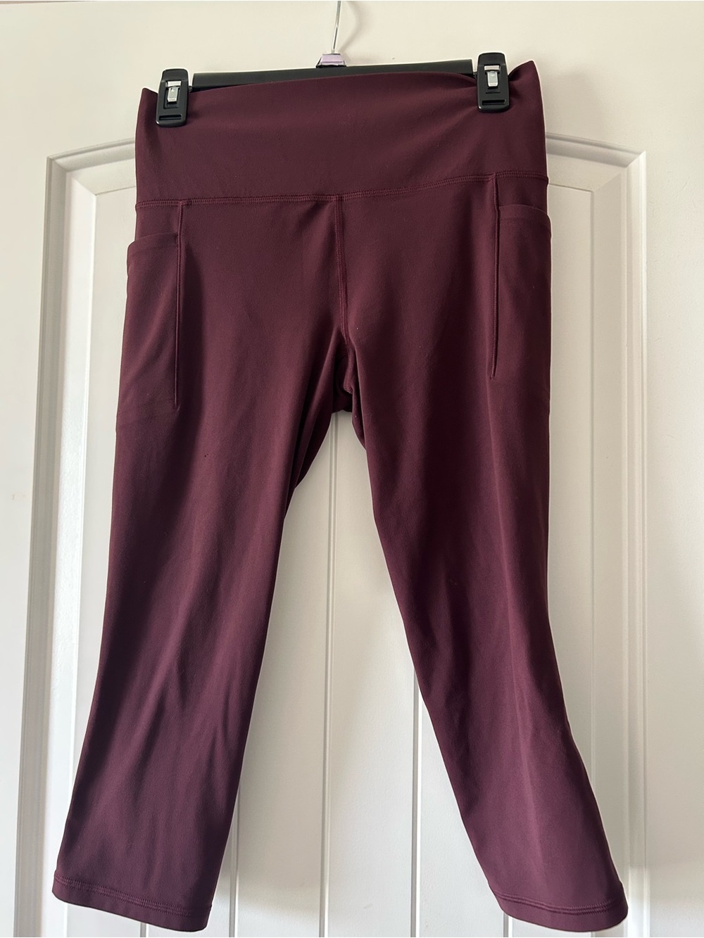 Athleta Salutation Burgundy Capri Crop Leggings with Side Pockets - Size M